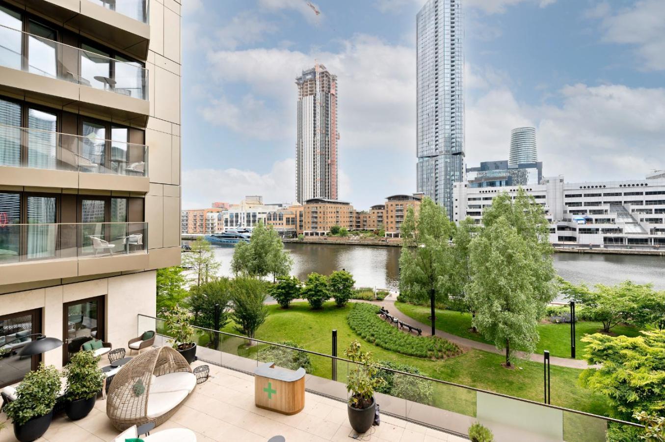 Elegant And Modern Apartments In Canary Wharf Right Next To Thames Лондон Екстериор снимка