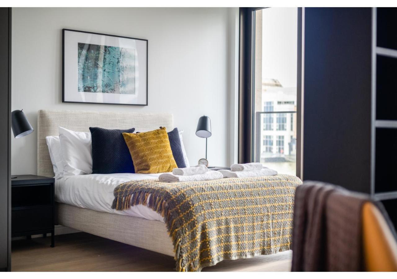 Elegant And Modern Apartments In Canary Wharf Right Next To Thames Лондон Екстериор снимка